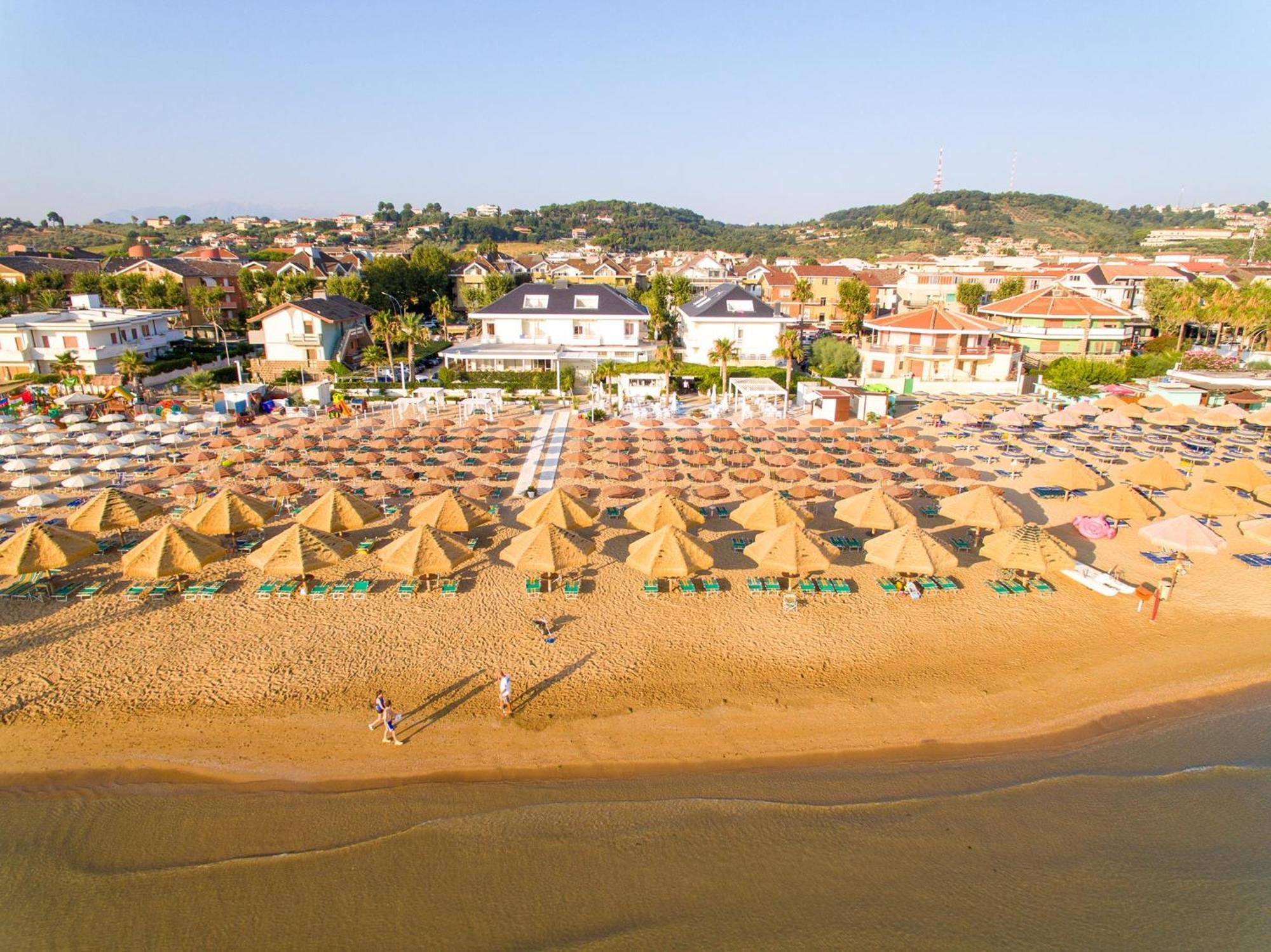 Albergo Punta De L'Est Francavilla Al Mare Exterior photo